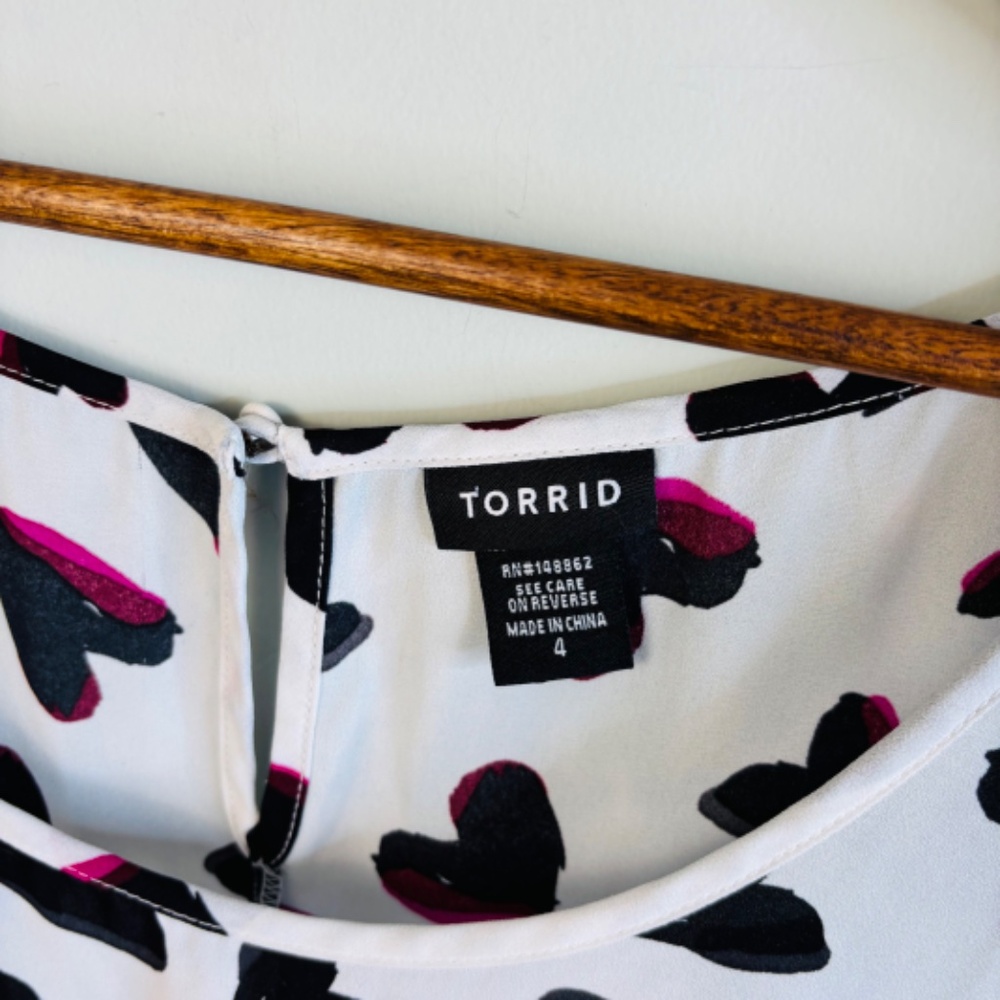 torrid White Heart Print Short Sleeve Blouse with Black & Pink Accents - Picture 5 of 6